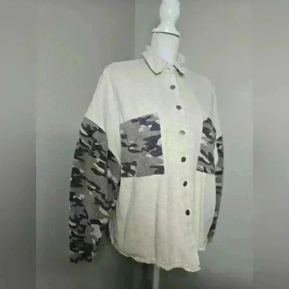 POL Cream and Camo Shacket Size Medium - Picture 2 of 8